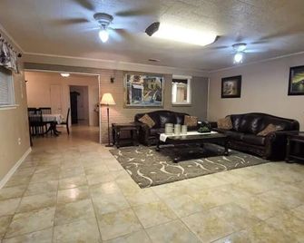 5 Bedroom with fireplace minutes from Baton Rouge - Baker - Sala de estar