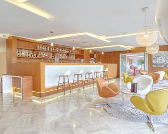 Hotel Restaurant La Vague de Saint Paul - Saint-Paul-de-Vence - Reception