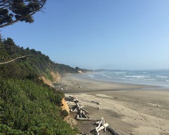 Charming A Frame Nestled Amidst Trees in Otter Rock, Oregon - Otter Rock - Plaża