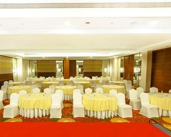 Kalyan Grand - a business hotel - Vandalūr - Sala de banquetes