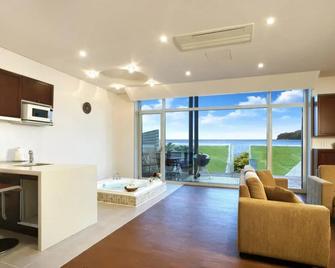 Tropical Dream Spa Resort - Geoje - Living room