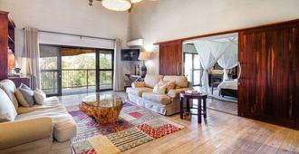 Ilala Lodge Hotel - Victoria Falls - Living room