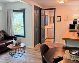 Paseo Nook Studio Private Entry & Parking #34b - Oklahoma City - Salon