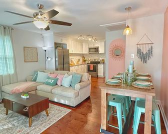 Cozy Cove 3br|2ba, at High Point - Memphis - Sala de estar