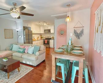 Cozy Cove 3br/2ba, at High Point - Memphis - Living room