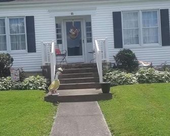Lovely 2-bedroom house with AC in adorable Maysville - Maysville