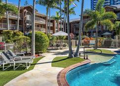 Oceanside Cove Holiday Apartments - Burleigh Heads - Pool