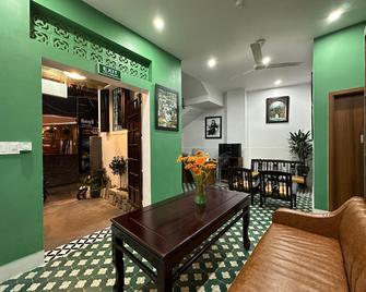 Nineties homestay - Hue - Lobby