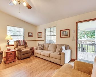 Lake Talquin Townhome at Whippoorwill Lodge! - Quincy - Wohnzimmer