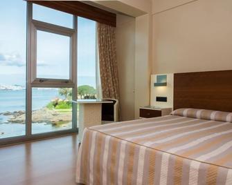 Hotel Portocobo - Oleiros - Bedroom