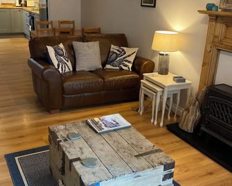 2 bedroom cottage: private parking, by harbour, pubs. Boscastle - North Cornwall - Boscastle - Living room