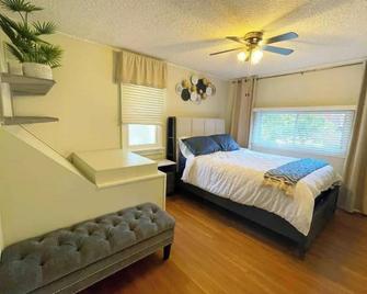 Hidden Pearl Short Term Rental - Thunder Bay - Bedroom