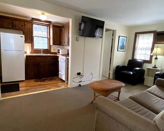 Two Bedroom Cottage! - Lincolnville - Wohnzimmer