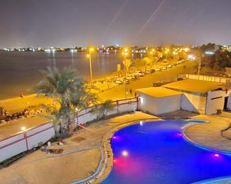 فندق سيستا - مدينة جيبوتي - حوض السباحة