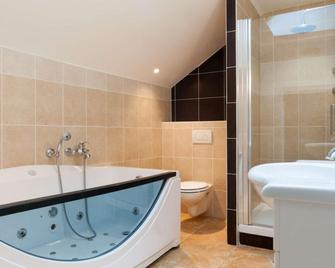 Boutique Hôtel Restaurant Le XII - Douze De Luynes - Luynes - Salle de bain