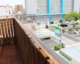 Guesthouse Yours - Osaka - Balcony