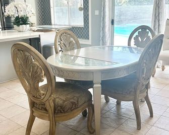 Luxury Charming Home/Pool - Bakersfield - Salle à manger