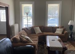 Rent A Room In This Spacious Victorian - Middletown - Living room