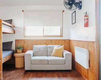 Port Fairy Holiday Park - Port Fairy - Living room