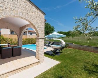Holiday House Hacienda - Montižana - Pool