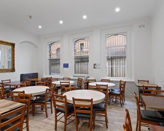 Azzurro Pod Hotel Darling Harbour- Near Icc - סידני - מסעדה