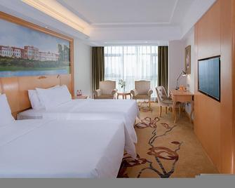 Vienna Hotel Guangxi Beihai High-Speed Railway Station - Beihai - Slaapkamer