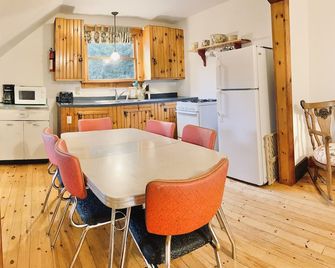 Cook Forest/Free Wifi,firewood,a/C, Dog Stay - Cooksburg - Dining room