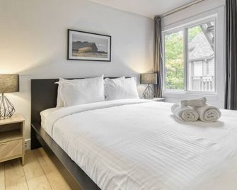 Le Chic Cabriolet Cozy Ski Condo 300m to Lifts - Mont-Tremblant