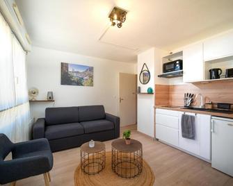 Appartement tout équipé avec parking à 6min à pied de la gare st charles - Marseille - Kitchen