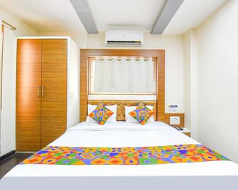 OYO 10677 Hotel Monarch Guestline - Pimpri - Chinchwad - Schlafzimmer