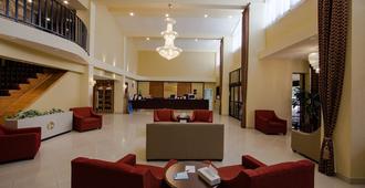 IAH 機場東華美達哈姆泊爾酒店 - 漢布爾 - 拙政園 - 大廳