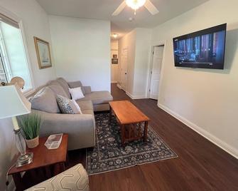 Timberside - A Getaway for the Whole Group - Dyersville - Wohnzimmer