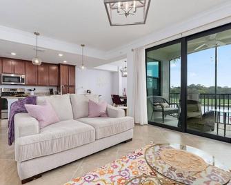 Lake Front, Golf, Pearl in the Rough - Lakewood Ranch - Living room