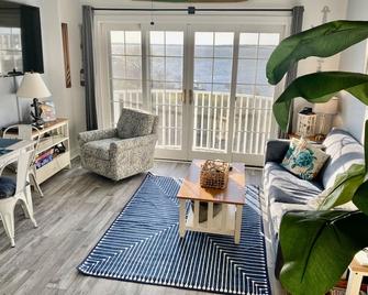 Amazing Bayside Sunset Views! Sunset 309 @coconut Malorie Resort Next To Fagers! - Ocean City - Living room
