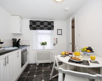 Finest Retreats - Ellie-Jo Cottage - Banff - Kitchen