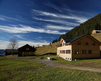 Luxury chalet/seminar vacation home with sauna, in the mountains of the Bregenzerwald - Bezau - Building