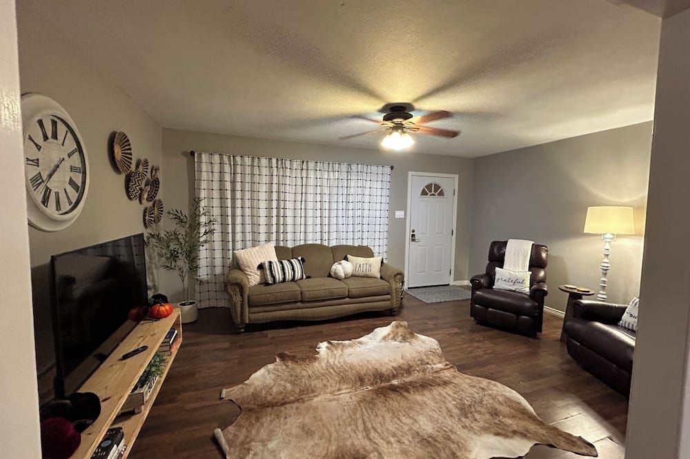 Cozy house close to TSU campus! - Stephenville - Sala de estar