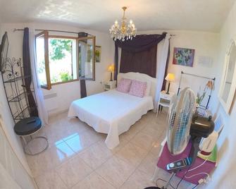 Bed & Breakfast Le Beauséjour - Carcassonne - Phòng ngủ