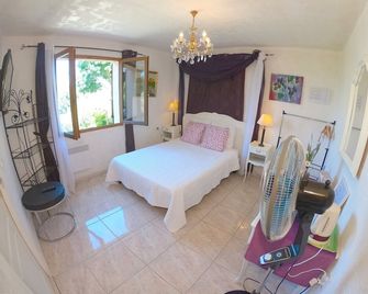 Bed & Breakfast Le Beauséjour - קרקסון - חדר שינה