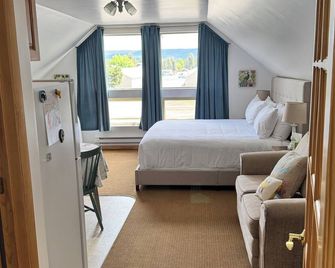 Bright and clean upstairs Studio apartment - West Yellowstone - Habitación