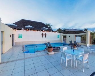 Trans Kalahari Inn - Windhoek - Piscina