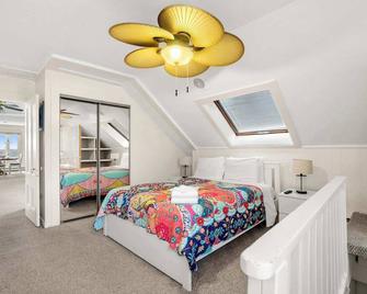 Expansive Deck with Waterviews and views of Ptown Monument - Provincetown - Bedroom