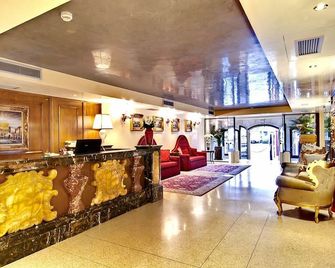 Pesaro Palace - Venice - Front desk