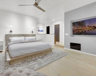 New! Luxury 5br, W/Arcade, Sauna, Views, Fire Pit! - San Diego - Bedroom