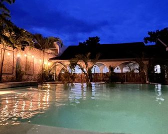 Palmhouse Boutique Hotel - Kuta - Pool