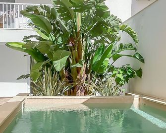 Modern Beautiful Pool And Sea Apt Qawra - Happy Rentals - Qawra - Piscină