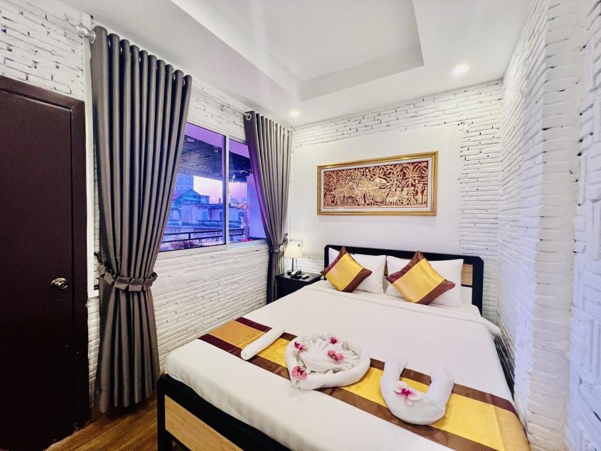 Sun Chakra Boutique Hotel - 50m to Museum & Royal Palace & Walking street thumbnail 3