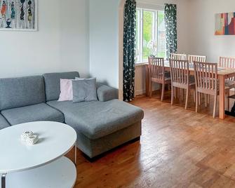 Cozy Home In Sölvesborg - Sölvesborg - Obývací pokoj