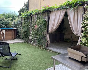 Relaxing stay at the foot of Mont Ventoux - terrace, pool & Provencal charm - Malaucène - Patio