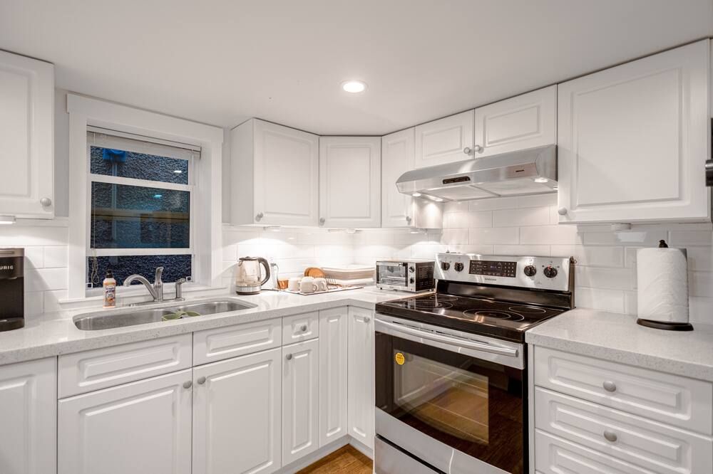 Prestigious 2 Bedrooms 2 Baths in West Point Grey - ונקובר - מטבח